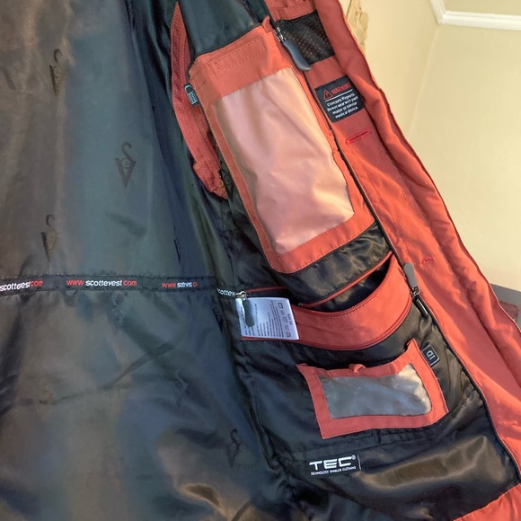 Women’s Essential Travel Jacket - Picture 2 of 4